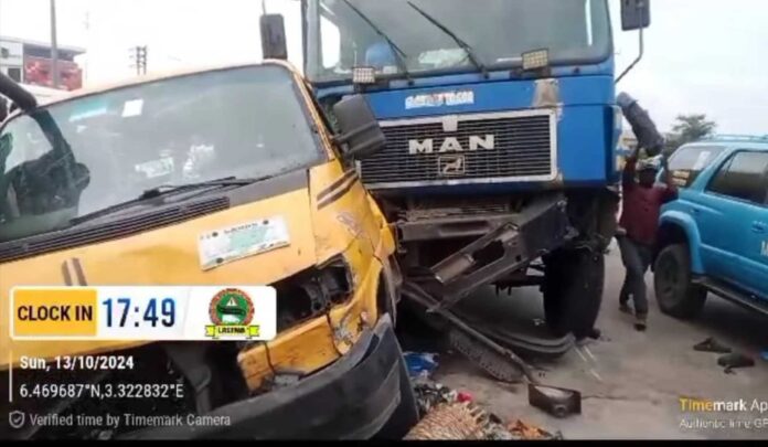 Lagos Road Crash At Second Rainbow Oshodi Apapa Expressway