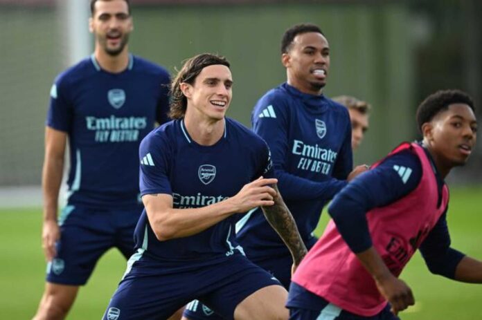 Arsenal Fc Players Training Before Bournemouth Match