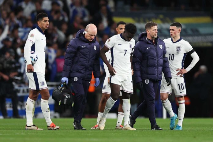 Bukayo Saka Limping Off The Field During England Vs Greece