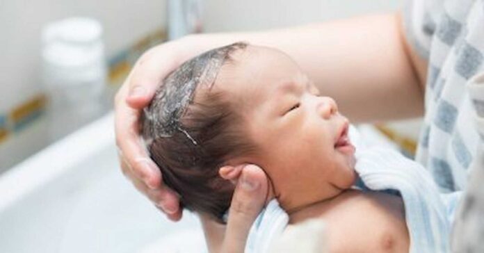 Delaying Baby Bath After Birth Health Benefits