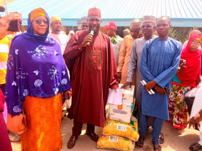 Kano State Government Distributing Funds To Fire Disaster Victims