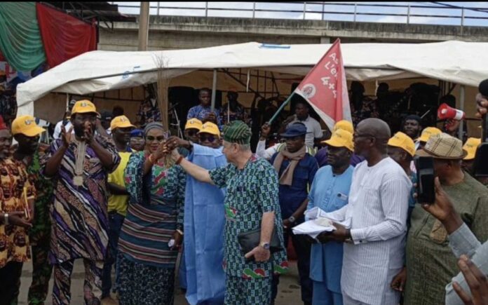 Kemi Elebute Halle And Supporters Defecting To Apc