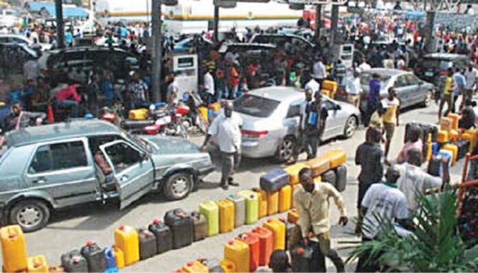 Nigerians Queuing For Fuel After Price Hike