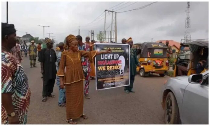 Ogun Residents Protesting At Ibedc Office