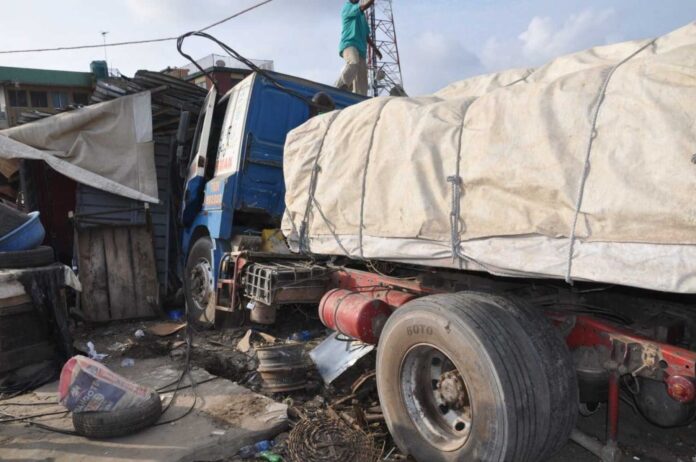 Speeding Driver Kills Cart Pusher In Lagos