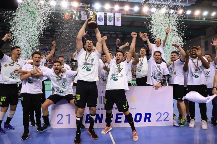 Sporting Cp Handball Team Celebrating A Win