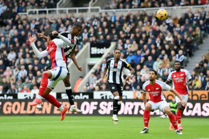 Alexander Isak Scoring Header Against Arsenal