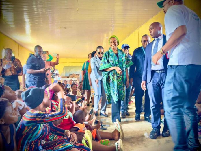 Anambra First Lady Donating Relief Materials To Flood Victims