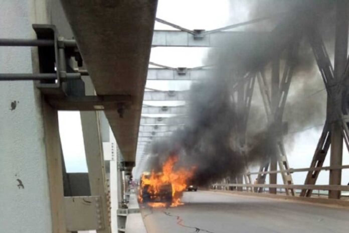 Bus Catches Fire On Anambra Bridge