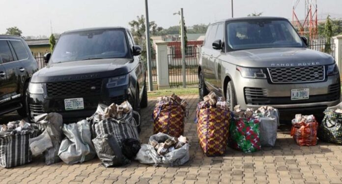 Efcc Seizing Range Rover From Suspected Fraudster In Abuja