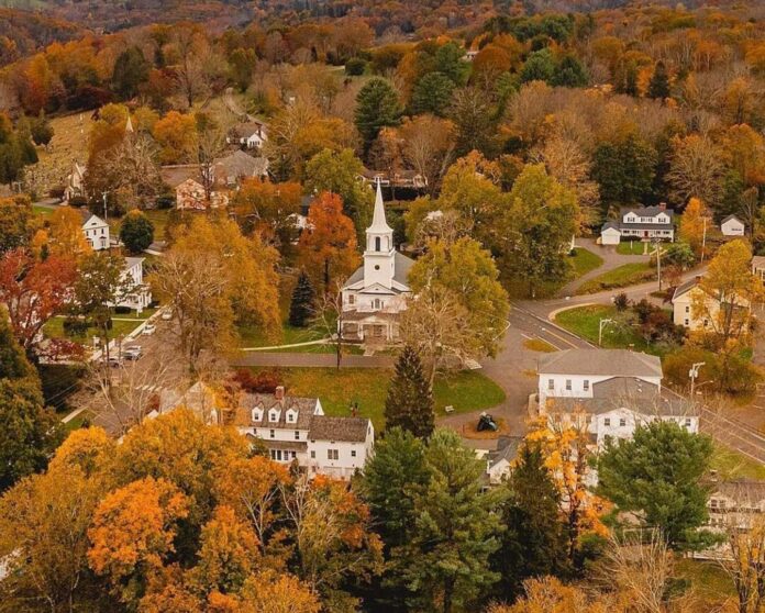 Gilmore Girls Stars Hollow Town