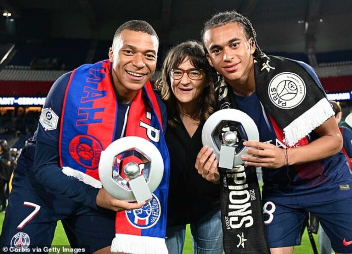 Kylian Mbappé And Ethan Mbappé Psg Dressing Room