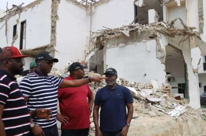 Lagos Government Demolishing Illegal Shanties Under Eko Bridge