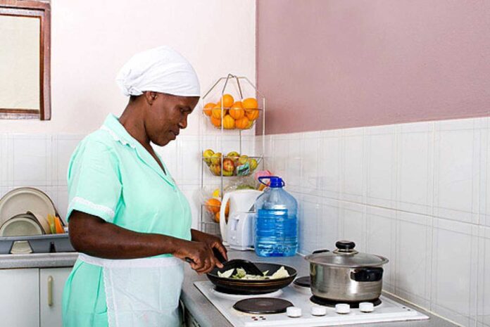 Nigerian Househelps Working In Kitchens