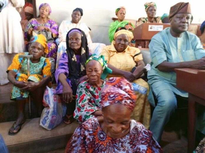 Oyo State Government Distributing Cash And Food Items To Elderly Residents