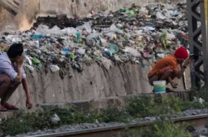 Traders Defecating In Lagoon Badagry