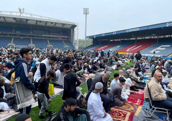 Eid Prayers In Uk Parks