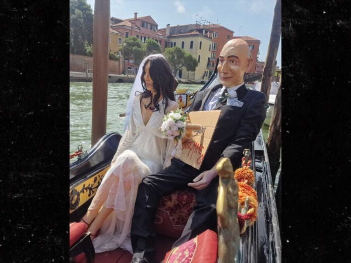 Lauren Sánchez Wedding Dress Details