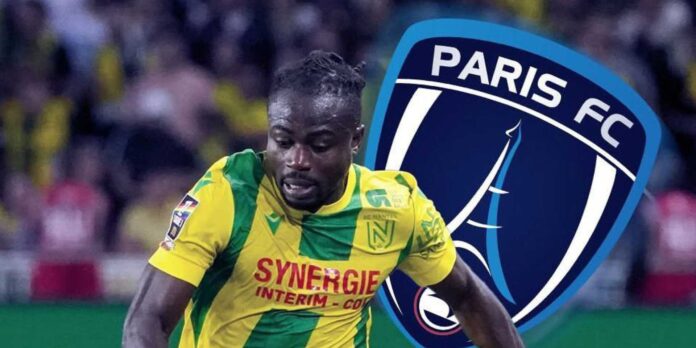 Moses Simon Playing For Paris Fc