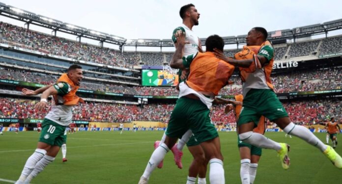 Flaco López Trouble During Match