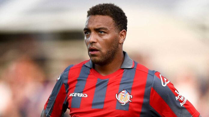 Abdallah Sima Football Action