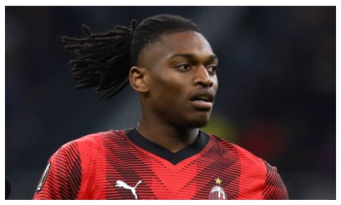 Fabrizio Romano Giving Football Transfer Updates