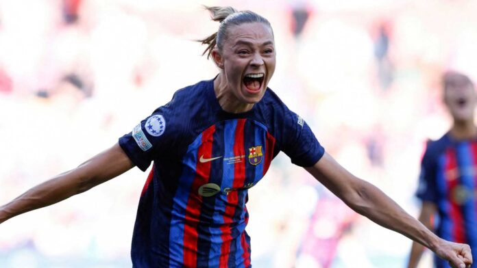 Fridolina Rolfo Celebrating With Manchester United Jersey