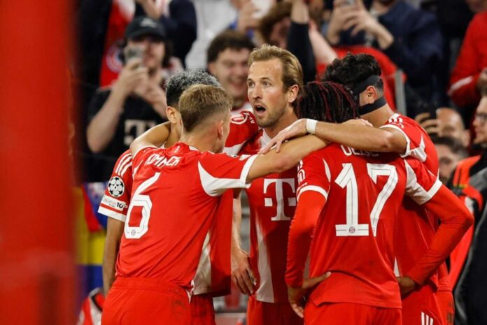 Fc Bayern Players Celebrating During Match