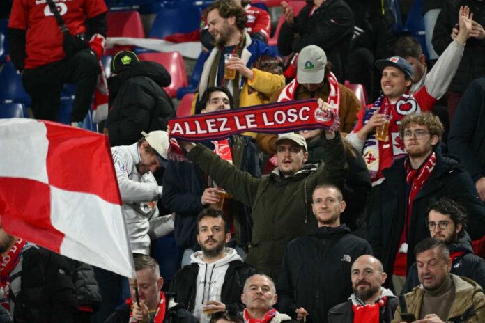 Lille Supporters Cheering For Losc