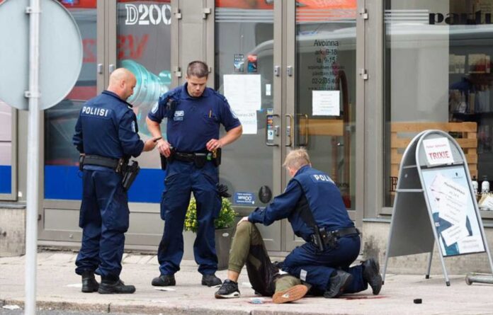 Malmö Police Evacuate Residents From Building