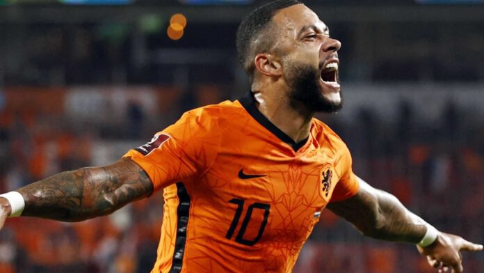 Memphis Depay Playing Football For Netherlands