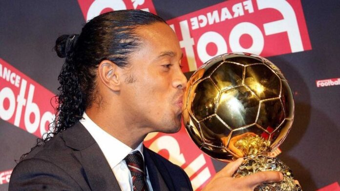 Ronaldinho Presenting Ballon D'or Award