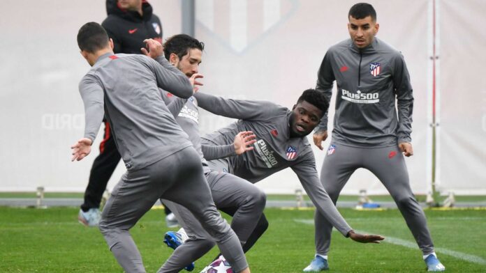 Arsenal Training Session Before Atletico Madrid Match