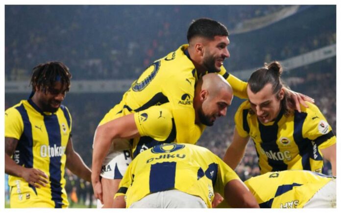 Fenerbahçe Players Celebrating Europa League Win