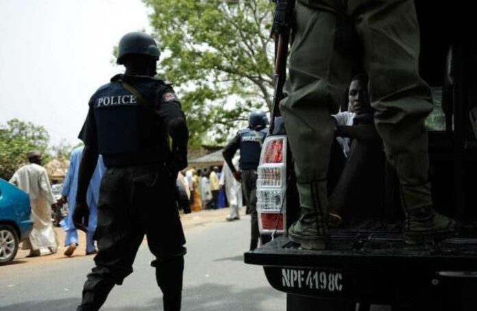 Lagos Police Operatives Arresting Cultists