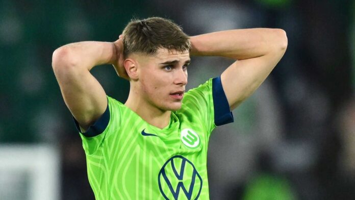 Micky Van De Ven Football Match