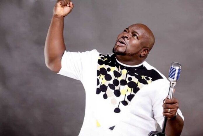 Akin Shuga Performing With Shuga Band