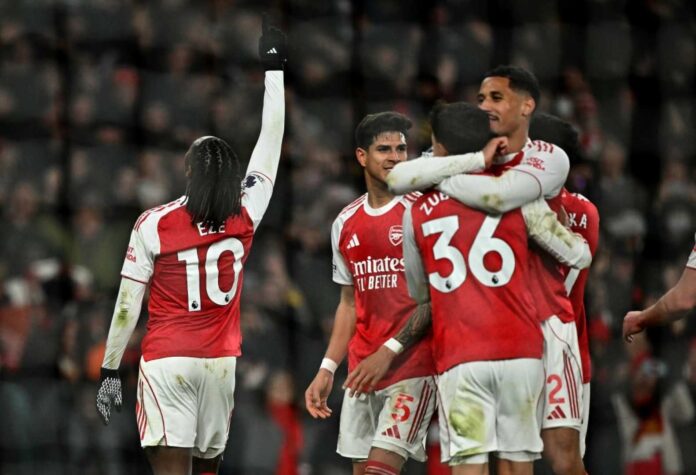 Arsenal Football Team Celebrating A Goal
