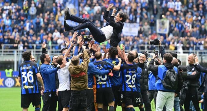 Inter Milan Players Celebrating Goal