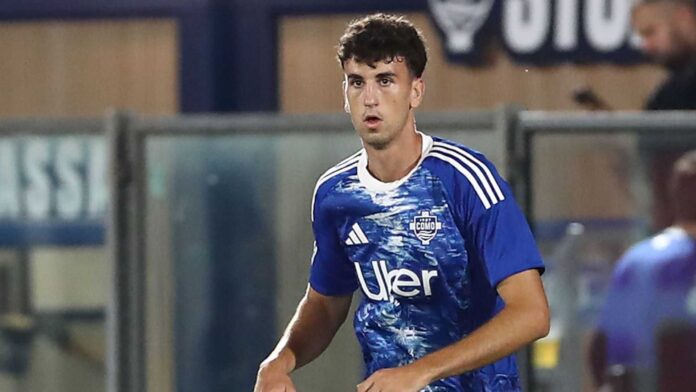 Jacobo Ramon Playing Football In Como