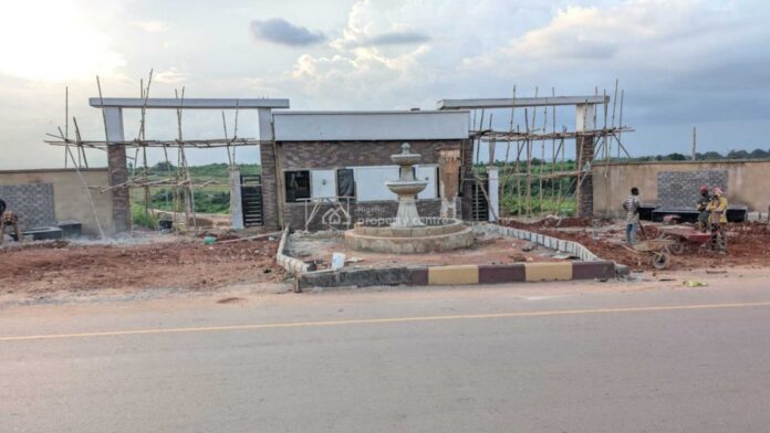 Aare Alawo Ekun Of Ofiki Land