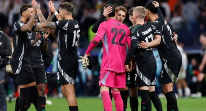 Arsenal Players Celebrating Uefa Champions League