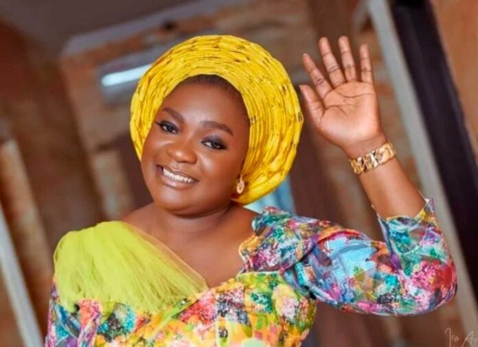 Bunmi Akinaanu Gospel Singer