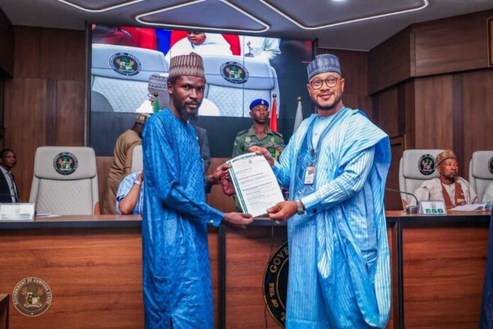 Governor Dauda Lawal Presenting Certificates