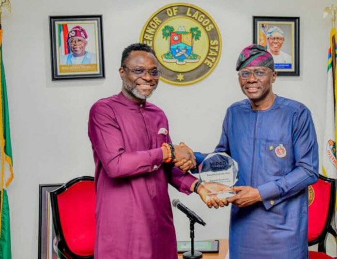 Governor Sanwo Olu Receiving Award