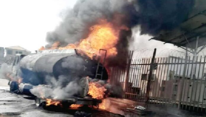 Nigerians Scooping Fuel From Crashed Tanker