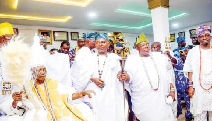 Olubadan Of Ibadan With Government Officials