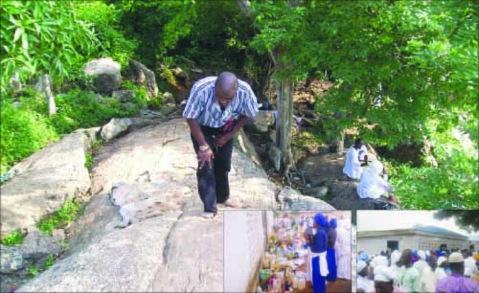 Samuel Akintobi Praying