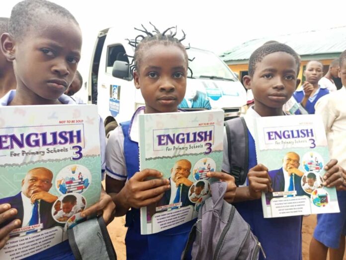 Senator Orji Uzor Kalu With School Children