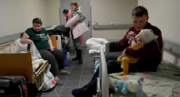 Ukraine Evacuation Children Parents War